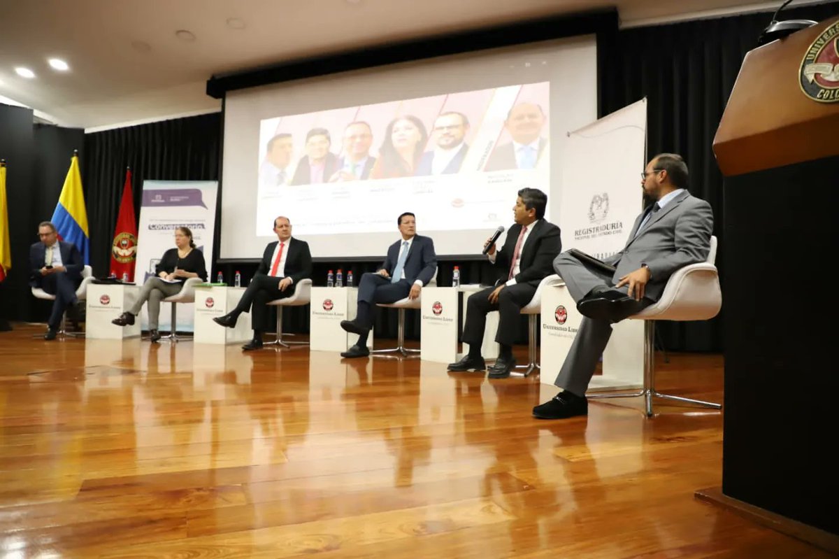 Unilibrebog's tweet photo. La Registraduría Nacional del Estado Civil y la Universidad Libre llevaron a cabo el Conversatorio por la Modernización del Código Electoral.

Un espacio donde se analizó y debatió los pormenores del Proyecto de Ley Estatutaria 111 de 2022. https://t.co/SgODKvgPyx