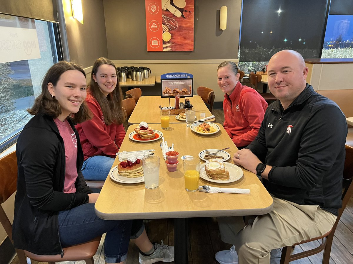 EmporiaSALT's tweet image. We took @EHSSpartanATC out for breakfast this morning for #NationalAthleticTrainersMonth Thanks for your countless hours helping our student athletes! 👏🏻