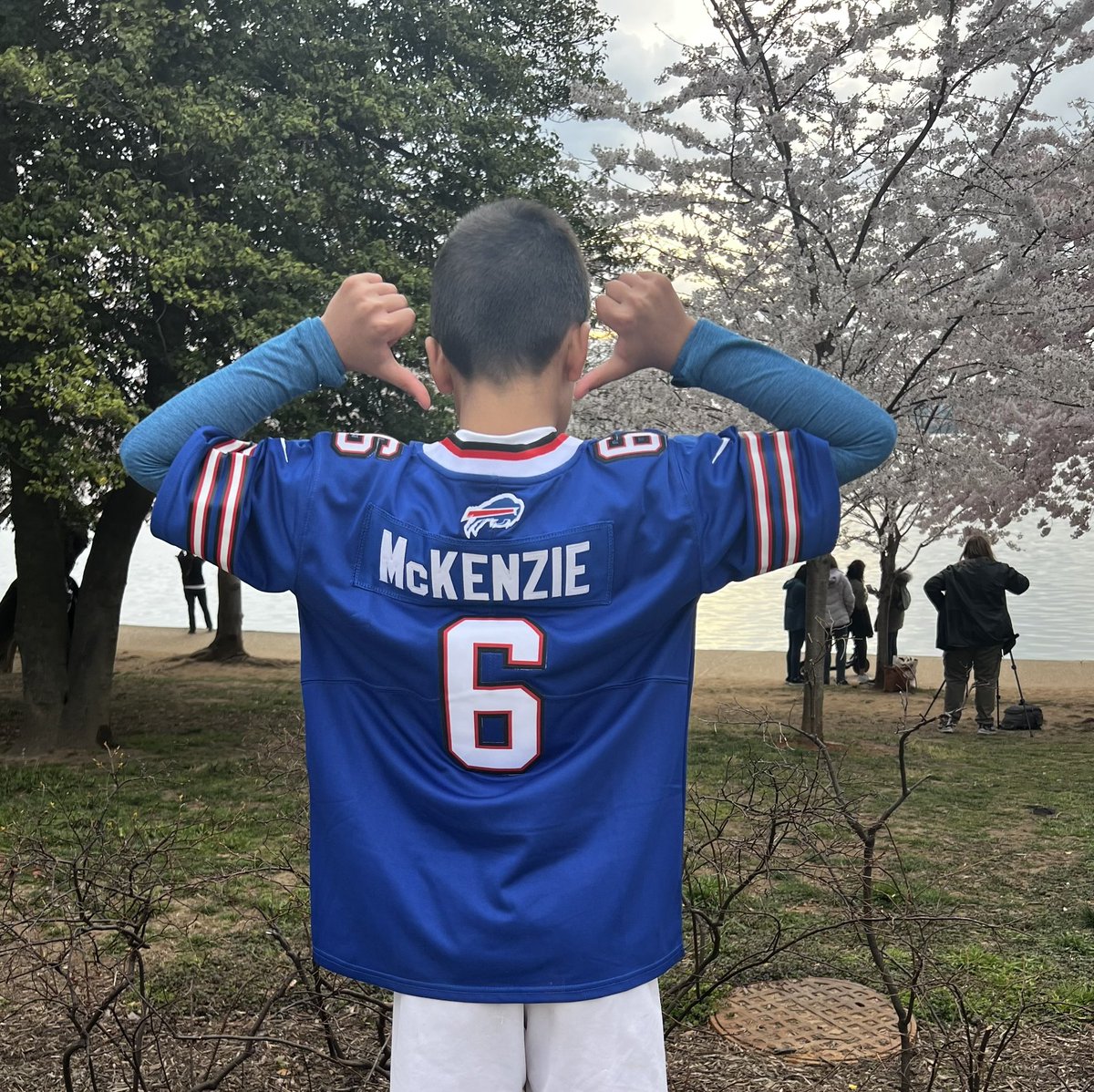 fooshound's tweet photo. All he wanted was the jersey of his favorite player. Guess we need a new @Colts version from @_IsaiahMcKenzie #GoLong https://t.co/pMnC9wVkhE