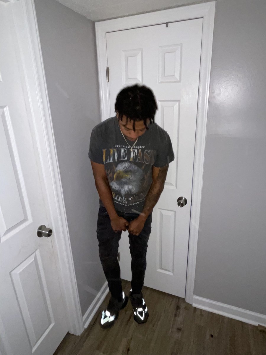 1RCoates's tweet image. Gotta bury momma I can’t let my momma bury me 🏹