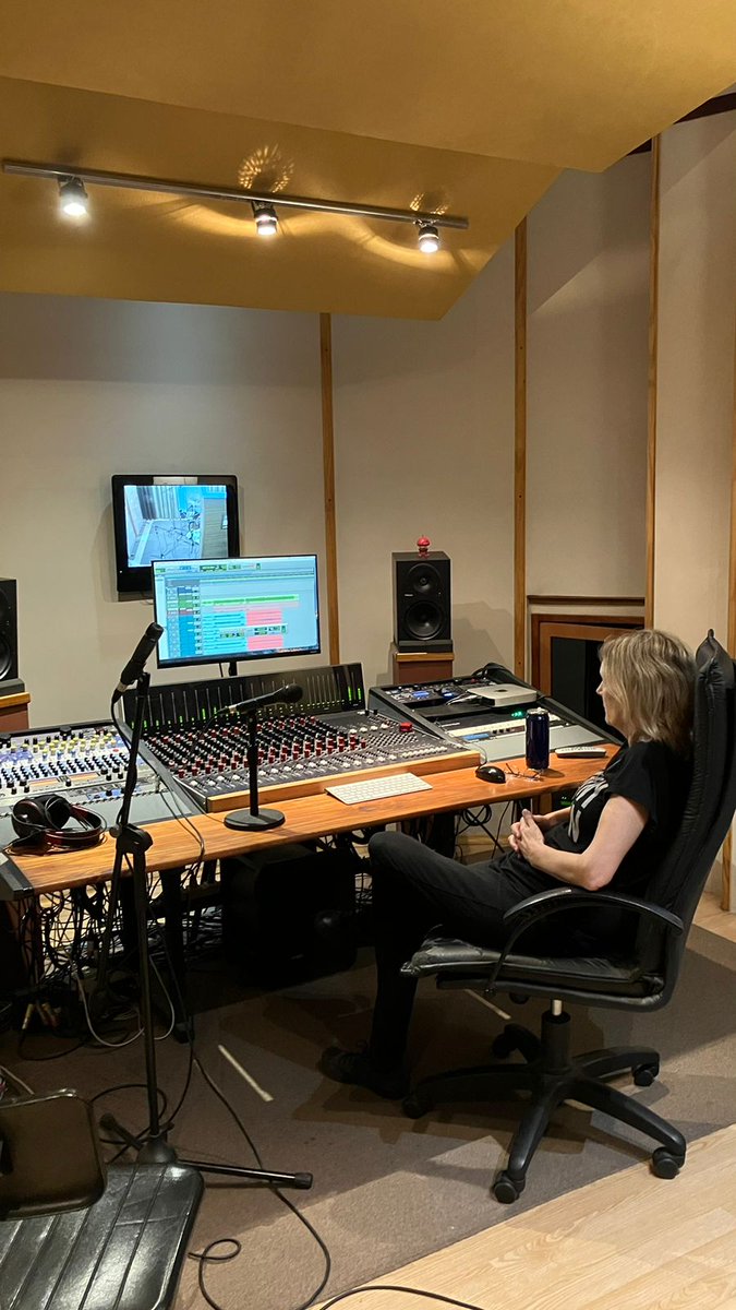 Vol11Studio's tweet image. Imágenes de grabación, nuevo artista en @MayaStudio Kari @sivarawk con asist. José Matiak #recordingstudio #indierock