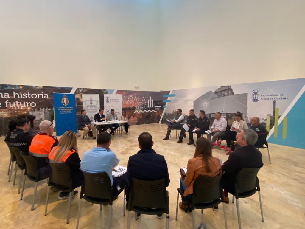 MJMorilla1's tweet photo. Desde el Ayuntamiento trabajamos para que la Samana Santa sea un acontecimiento en el que disfrutemos de nuestras tradiciones.
Hoy hemos celebrado la comisión del #planvaral  para que esté todo organizado.
Gracias a los implicados por el trabajo impecable que estáis realizando. https://t.co/1SwCBC6tW8