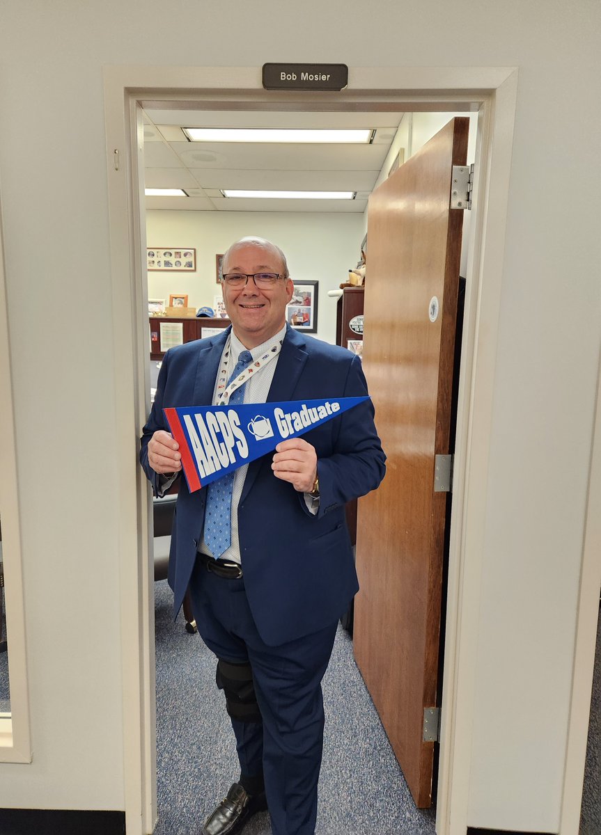Bob_Mosier's tweet photo. Once an @AnnapHS_AACPS Panther, always a Panther. So grateful for all my @AACountySchools experiences! #ProudAACPSGrad #AACPSFamily #AACPSAwesome @aacpsjobs https://t.co/LZnFIihcr2