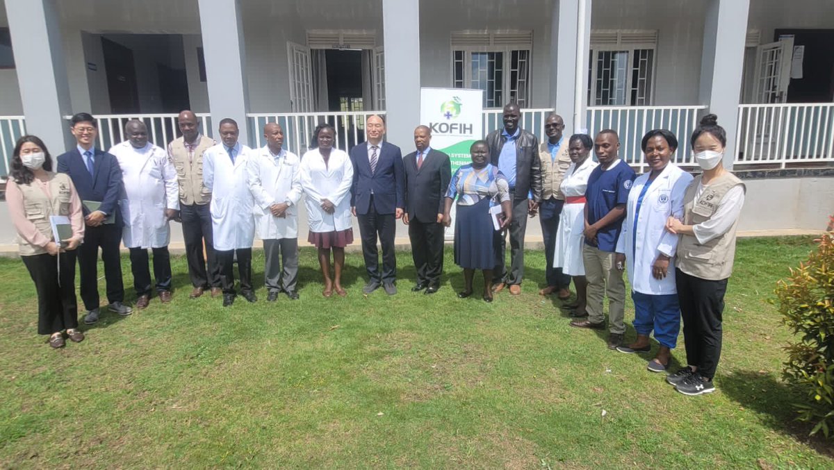 kofihuganda's tweet photo. On 13th March, 2023, @kofihuganda team led by KOFIH's Director General Dr. Bok Hyum NAM conducted a monitoring visit to #Masaka Regional Referral Hospital. Together with Masaka RRH leadership team, they went on a tour around KOFIH funded &amp; equipped facilities. https://t.co/1bElYZ3QcY