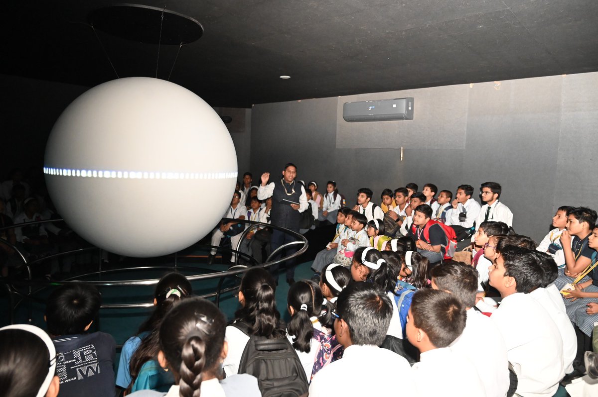 ncsmgoi's tweet photo. A New Show of Science on a Sphere on "Blue Planet" was launched on the occasion of #WorldWaterDay by @ssc_patna, a unit of @ncsmgoi @MinOfCultureGoI .

Glimpses.
#AmritMahotsav #ScienceOnASphere  #Patna https://t.co/D6esRtvpTF