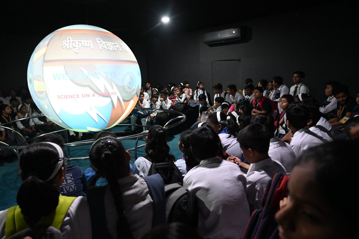 ncsmgoi's tweet photo. A New Show of Science on a Sphere on "Blue Planet" was launched on the occasion of #WorldWaterDay by @ssc_patna, a unit of @ncsmgoi @MinOfCultureGoI .

Glimpses.
#AmritMahotsav #ScienceOnASphere  #Patna https://t.co/D6esRtvpTF