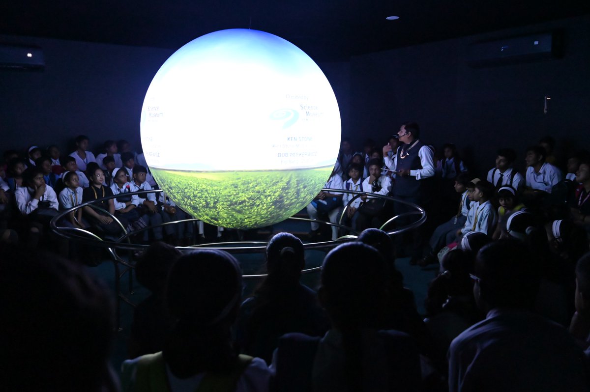 ncsmgoi's tweet photo. A New Show of Science on a Sphere on "Blue Planet" was launched on the occasion of #WorldWaterDay by @ssc_patna, a unit of @ncsmgoi @MinOfCultureGoI .

Glimpses.
#AmritMahotsav #ScienceOnASphere  #Patna https://t.co/D6esRtvpTF