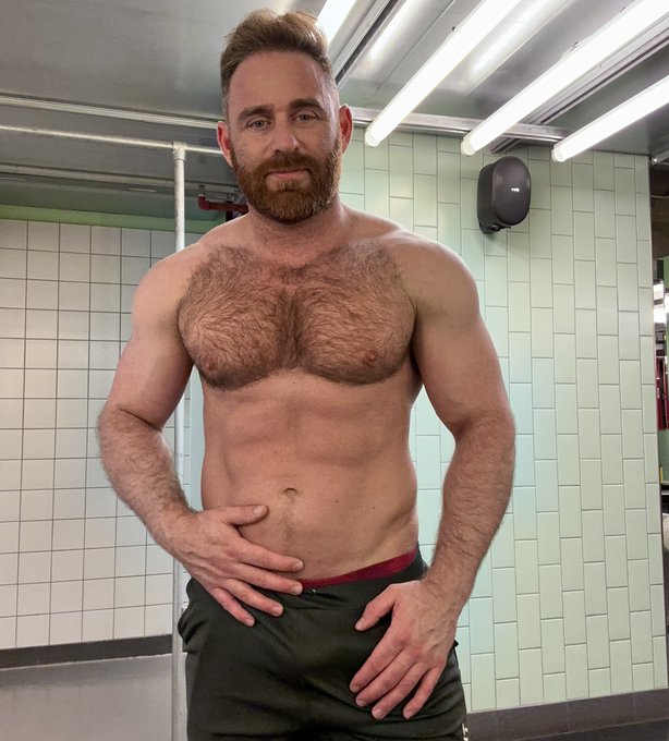 In need of a shave! Any volunteers? https://t.co/Y6gFRpgTNw