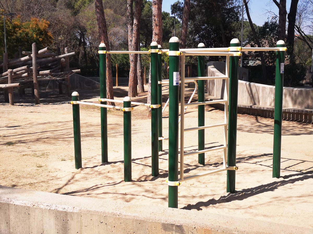 👉Esta semana ha quedado instalado en la Plaza Pompeu Fabra el equipamiento para practicar calistenia que pedimos en la moción
👍 Para este 2023 hemos acordado solicitar una subvención a la Diputación para instalar más equipamientos abiertos para practicar deporte
#Polícaútil