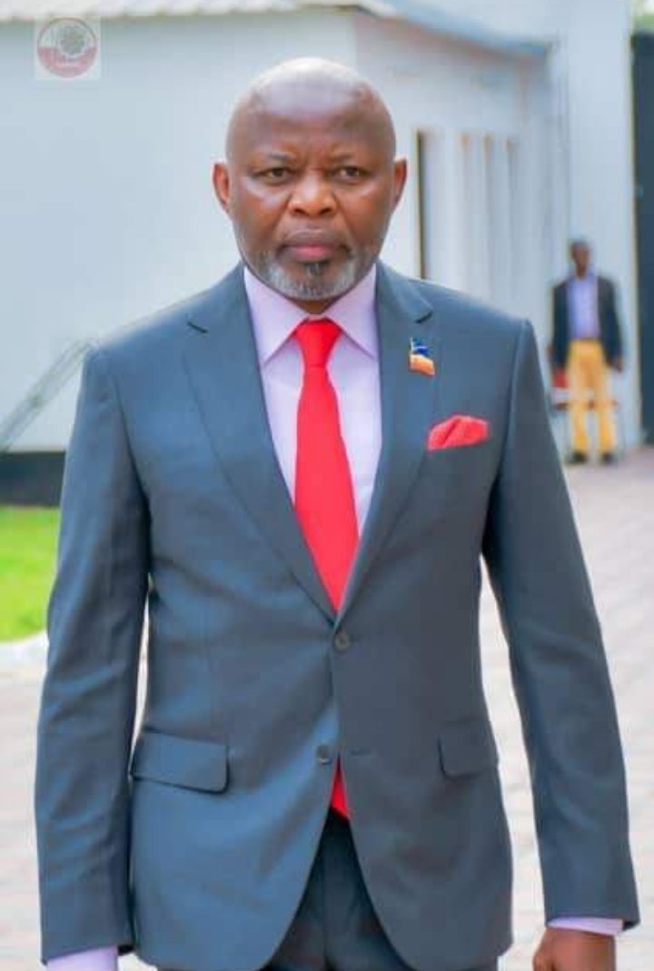 KalumeJean1's tweet photo. VITAL KAMERHE et son parti @unc se disent prêts à affronter 2023 , objectif 150 députés à l'Assemblée nationale. @BillyKambale1  @NKilufya  @idrissia_nzeu  @KabwendeJuvenal  @RizikiMaryse  @KamusakyJossar1  @Tshiband_henri  @SeleYemba  @michaelkyungu4  @PathouMuanza4 https://t.co/r6z05hpw5B