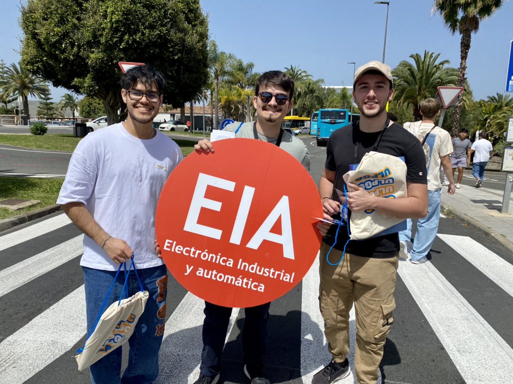 Gran ambiente en la Jornada de Puertas Abiertas <a href="/ulpgc/">ULPGC</a> 
Nuestros estudiantes presentando el Grado en Ingeniería Electrónica Industrial y Automática #eiic