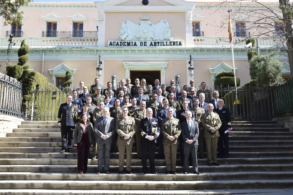 MADOC_ET's tweet photo. Organizado por la #OFICAEX de @Defensagob, agregados de defensa de diferentes países visitan la #AcademiadeArtillería de #Segovia y conocen de primera mano las capacidades del #SIMACA.
https://t.co/pm4P9qCd0b
#ACART_ET
#UltimaRatioRegis
#ConocimientoNuestroValor https://t.co/UDVAkipLxv
