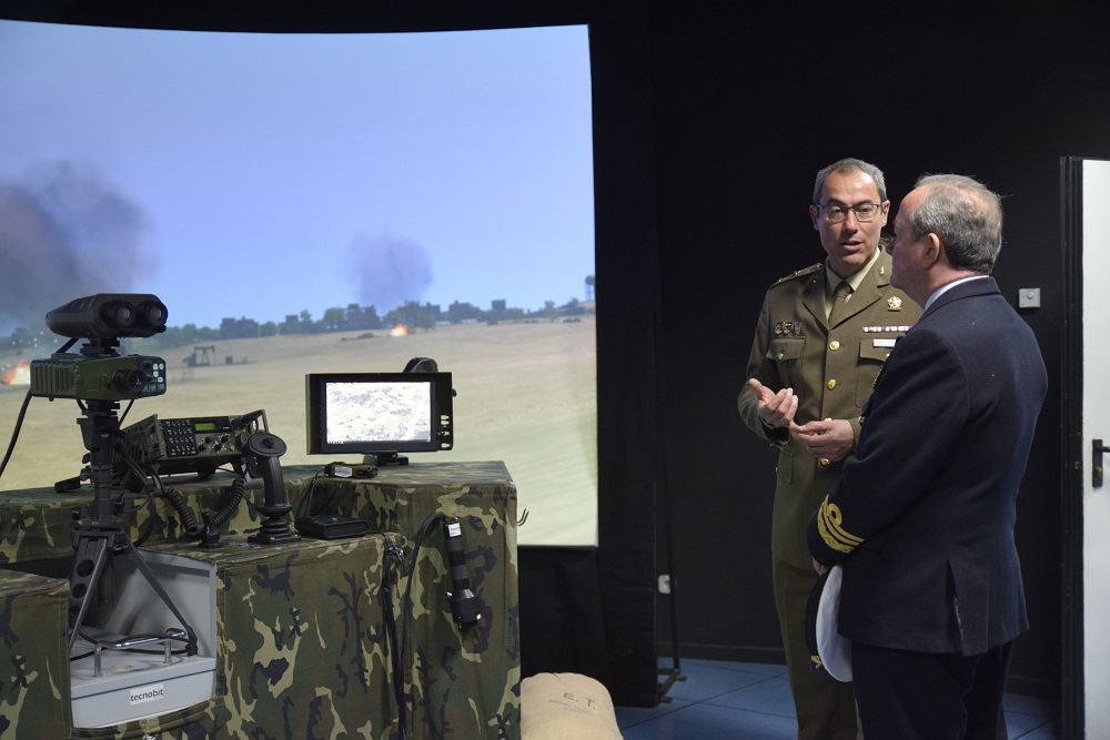MADOC_ET's tweet photo. Organizado por la #OFICAEX de @Defensagob, agregados de defensa de diferentes países visitan la #AcademiadeArtillería de #Segovia y conocen de primera mano las capacidades del #SIMACA.
https://t.co/pm4P9qCd0b
#ACART_ET
#UltimaRatioRegis
#ConocimientoNuestroValor https://t.co/UDVAkipLxv