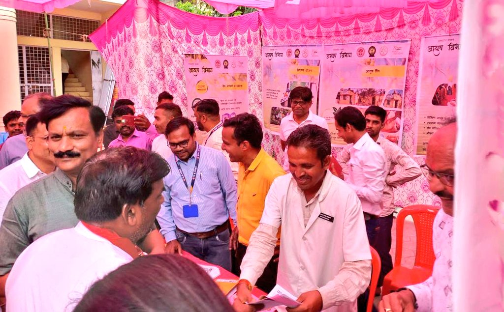 राष्ट्रीय आयुष मिशन के अंतर्गत महिला सशक्तिकरण एवं  सुदृढ़ीकरण हेतु एक दिवसीय आयुष महिला स्वास्थ्य शिविर का आयोजन "आयुषी -नारी सशक्त-नारी" थीम पर आज नगर निगम प्रांगण में किया गया। इस चिकित्सा शिविर से कुल 990 रोगी लाभान्वित हुए।
-
R.M. : m.facebook.com/story.php?stor…
-
<a href="/JansamparkMP/">Jansampark MP</a>