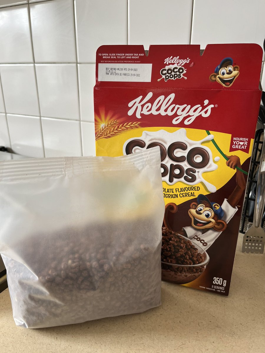 sarahmlake's tweet photo. @KelloggCompany why bother to use such a large box, when there’s such a small bag inside the box? https://t.co/f6z7HA8SlI
