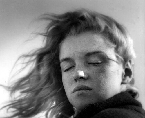 “Oh #SeSoloPotessi avere una vita di sensazioni invece di una vita di pensieri.”
#JohnKeats

📷#MarilynMonroe by #AndreDeDienes, 1946

<a href="/UnTemaAlGiorno/">#UnTemaAlGiorno</a> <a href="/DavLucia/">lucia davi</a> <a href="/sergioandreola/">Sergio Andreola</a> <a href="/672Cilia/">Giusi </a> <a href="/Vale22046/">Valeria </a> <a href="/alycecappellaio/">𝔐aryAlyce </a> <a href="/Papryka5/">Grandekuore</a> <a href="/ehmobasta/">the witch is in🔮🦄✴🖤</a> @Sensibilia8 <a href="/Lilliflo/">lilliflo'</a> <a href="/Dreaming_81/">Dreaming_81 </a>