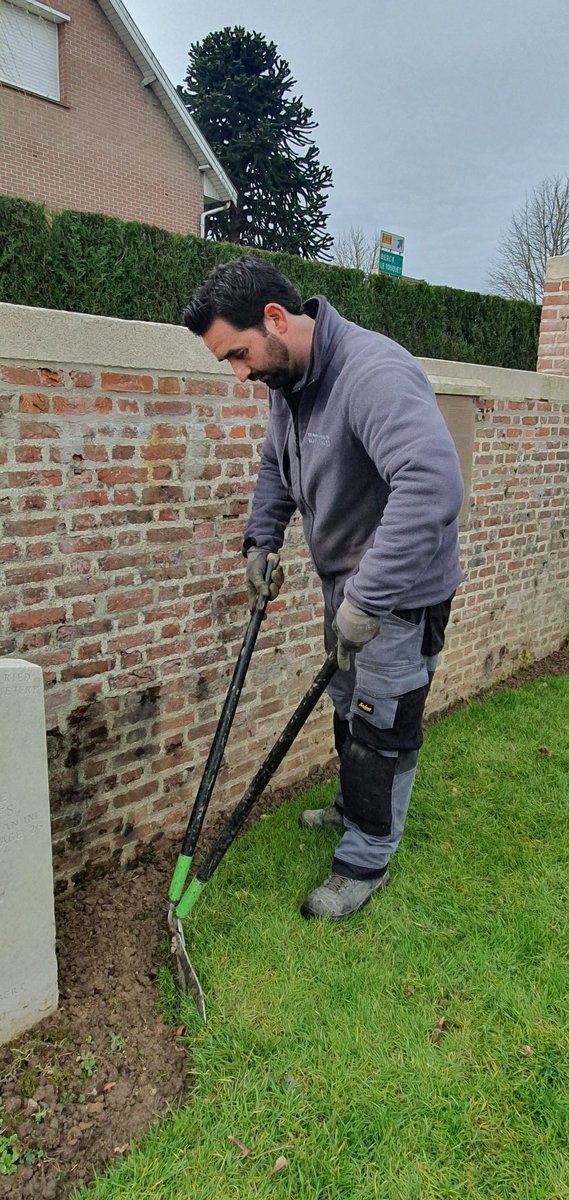 This week I continued preparing our tours for #WarGravesWeek and visited @CWGC St Pol British Cemetery. Many thanks to my colleague Yohann for the tour, for sharing his passion and for the Hort tips! They are always welcome!