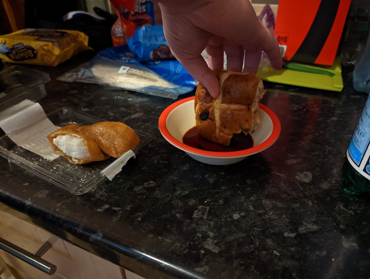 iboopthings's tweet image. Hey @Aremay, you want some hot cross bun dipped in soy sauce?