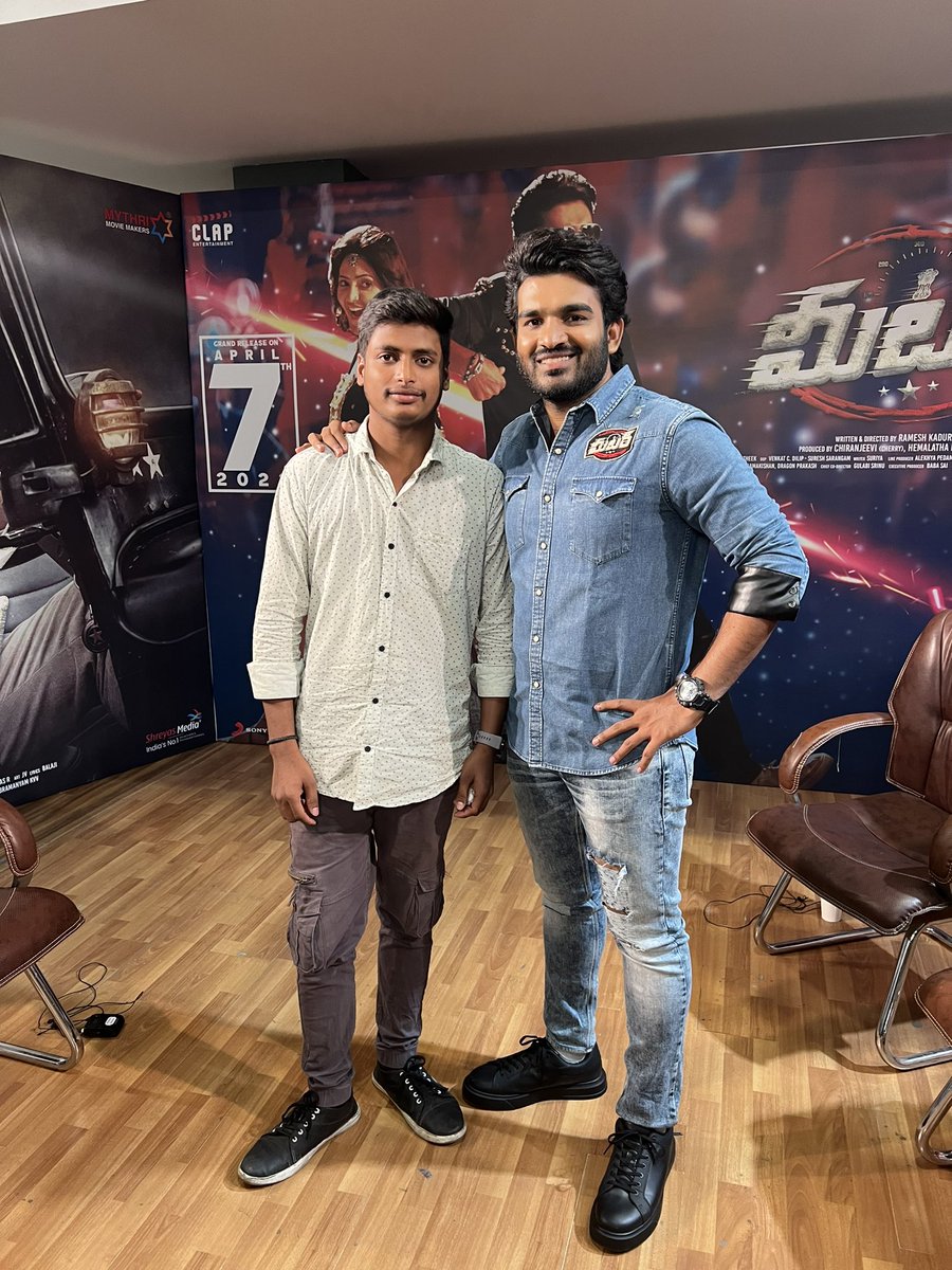 ALWAYSRAM16's tweet photo. Full Swagg🔥💥 #Meetar Movie Pramotions @Kiran_Abbavaram @AthulyaOfficial @MythriOfficial 

#KiranAbbavaram #AthulyaaRavi https://t.co/fO68uUGzqL