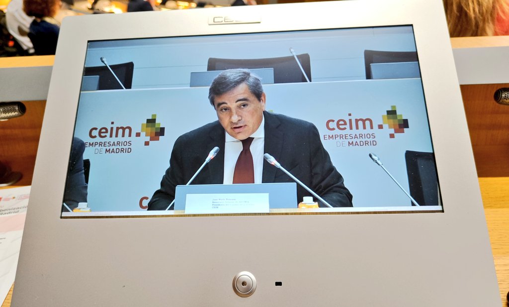 Nuestro secretario general, <a href="/josemroncero/">Jose Maria</a> inaugura la jornada sobre el PERTE de descarbonización #industrial de <a href="/_CEIM_/">𝗖𝗘𝗜𝗠</a>, hablando de la importancia de la industria madrileña y su peso en el #PIB #NextGenerationEU