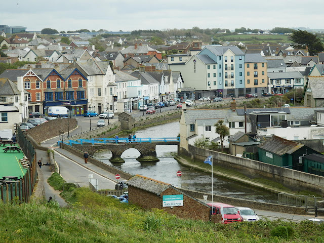 A look at the 18th century Nanny Moore's Bridge in Bude, Cornwall. Photo from my blog: mikescornwall.blogspot.com/2019/12/nanny-…