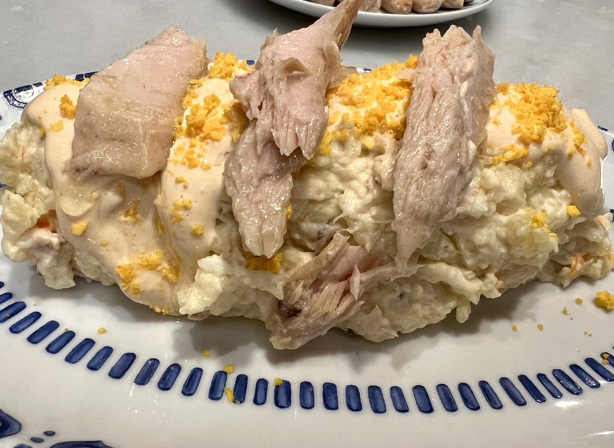 Notable trabajo del joven cocinero Juan Antonio Cano en La Barra del Gourmet de <a href="/elcorteingles/">El Corte Inglés</a> en el centro de Castellana. Una radical apuesta por proveedores escogidos que se reseñan con sus nombres. Dos hitos: la ensaladilla y las croquetas caseras  elpais.com/elviajero/2023…