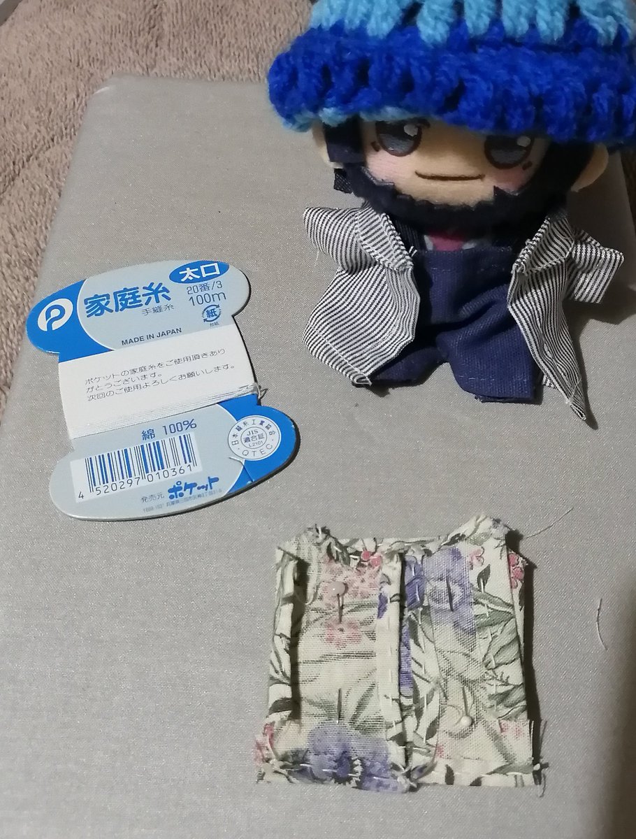 pozawa's tweet photo. キロランケのぬいの服を縫ってます。
①かわいいの作りたいな！
②サイズは合うかな。
③布がくっついてりゃいいや！

③なう https://t.co/Uz46ERc9mN