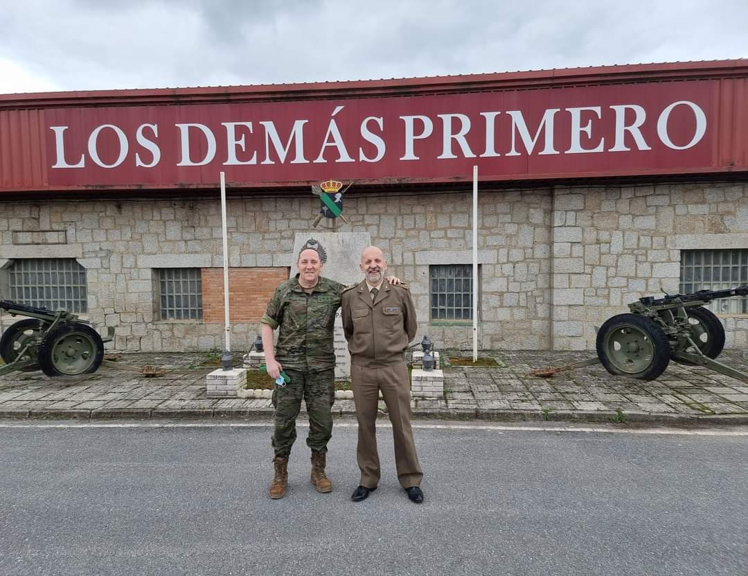 laa_jesus's tweet photo. Hoy es el cumpleaños de @juanglaa así que muchas felicidades.
Mi hermano, militar ejemplar, querido por sus mandos, compañeros y subordinados, actualmente al mando de #AALOG n°11.
Mi padre fue mi modelo y el motivo por el que elegí ser #SoldadodelET, mi hermano es mi referencia https://t.co/umsmFt3f9g