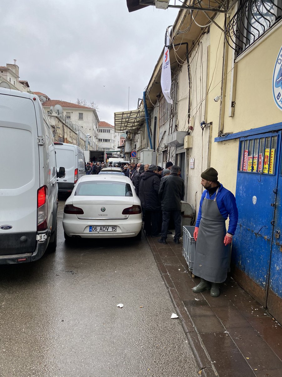 Ankara müfettiş (@ankaramufettis) on Twitter photo Et ve Süt Kurumu Ulus satış mağazasında yüzlerce kişi ucuz et kuyruğunda. Online satış gibi modern yöntemler daha iyi olmaz mı? <a href="/etvesutkurumu/">Et ve Süt Kurumu</a> Et ve Süt Kurumu Ulus satış mağazasında yüzlerce kişi ucuz et kuyruğunda. Online satış gibi modern yöntemler daha iyi olmaz mı? <a href="/etvesutkurumu/">Et ve Süt Kurumu</a>