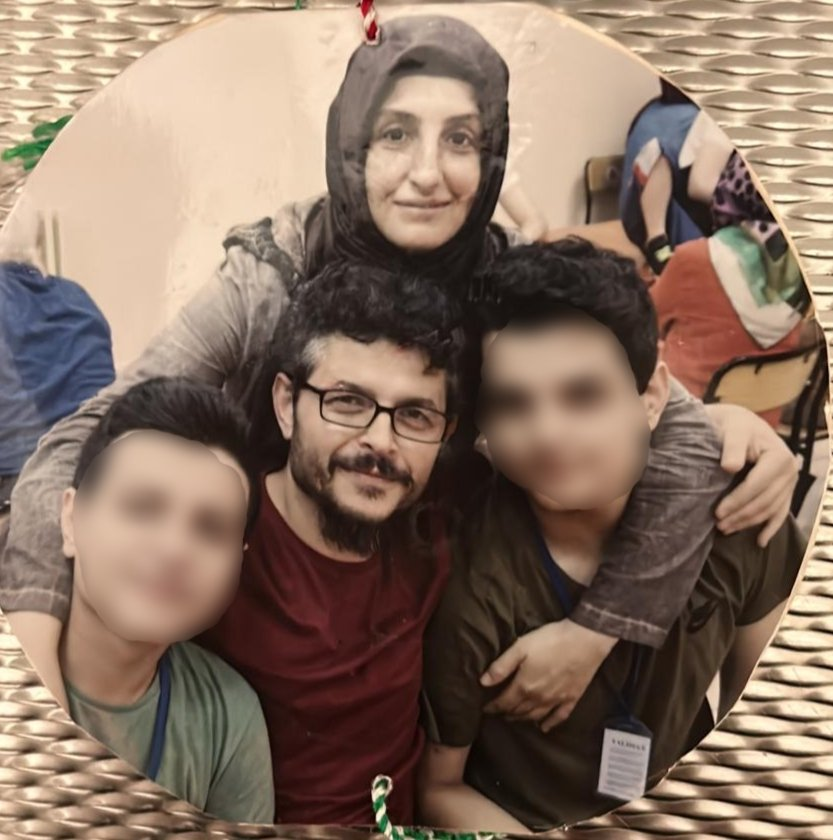 BOLDmedya's tweet photo. Bir yıldır dördüncü evre yumurtalık kanseriyle mücadele eden KHK'lı coğrafya öğretmeni Nursel Ekici, eşine denetimli serbestlik verilmeyince geçirdiği felç durumundan kurtulamayarak hayatını kaybetti. https://t.co/xJ7HFK5jWu