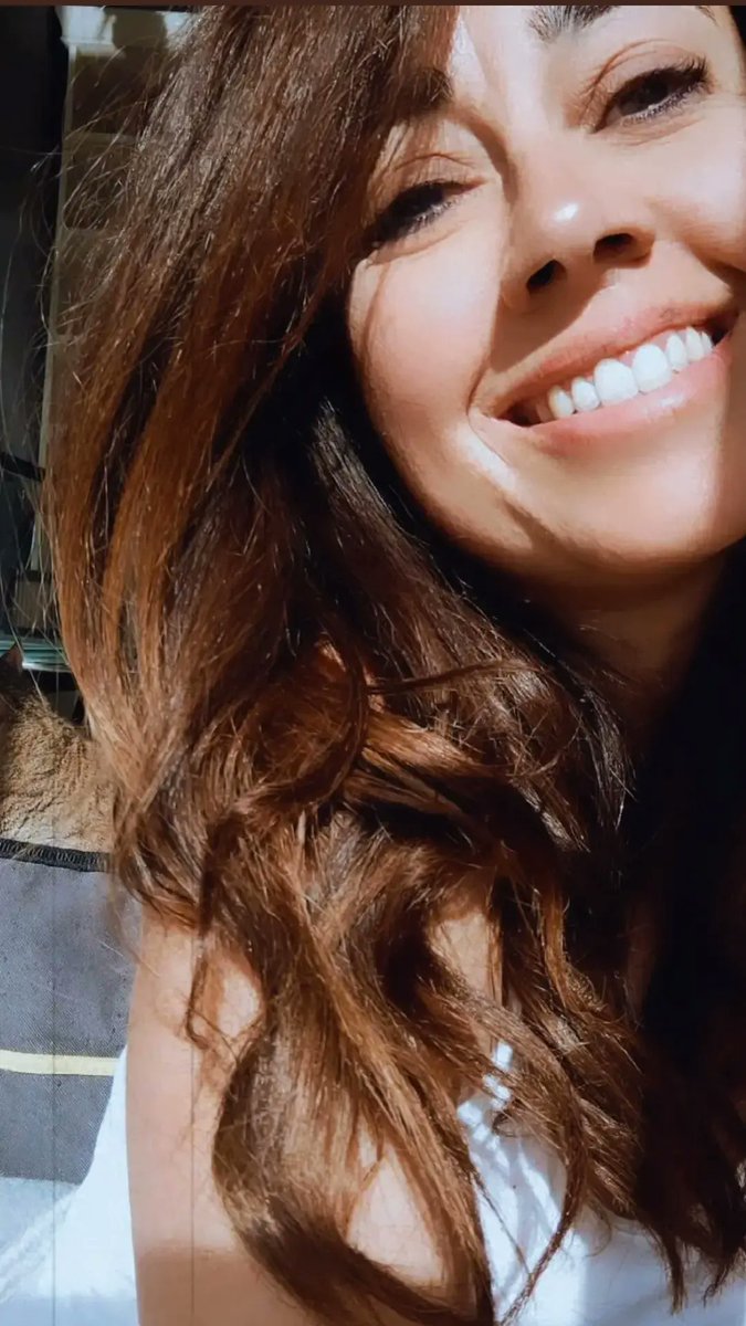 isabelaristin's tweet photo. Dime que ya empieza Moto GP sin decirme que ya empieza Moto GP 🤪💃
Buenísimos díasss!!!!! 
#lacaraeselespejodelalma https://t.co/vaTohrV1am