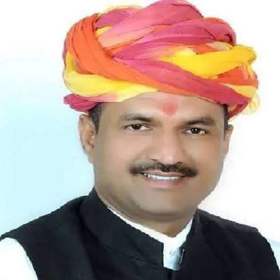SHRIRAMINDOURI4's tweet photo. राष्ट्रवादी विचारधारा की राजनीतिक पार्टी का प्रदेश अध्यक्ष बनने पर आत्मीय श्री चंद्र प्रकाश जी जोशी को अनंत हार्दिक शुभकामनाएं एवं बहुत-बहुत बधाइयां। 
@cpjoshiBJP @BJP4India @KeshavsSharma @narayanupadhay8
#ayushantima https://t.co/6dNWPF8dt2