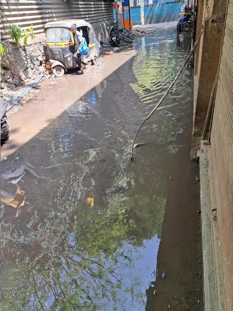 AshitD's tweet photo. Sewage water has covered the road making difficult for people to move but no one ready to any responsibility and address the issue. @mybmc @mybmcWardT @CMOMaharashtra @BJP4Maharashtra @mihirkotecha @mybmcSWM @Dev_Fadnavis @MulundMumbai @mulund_info @Mulund_In @manoj_kotak https://t.co/mpTW2ZgKfI