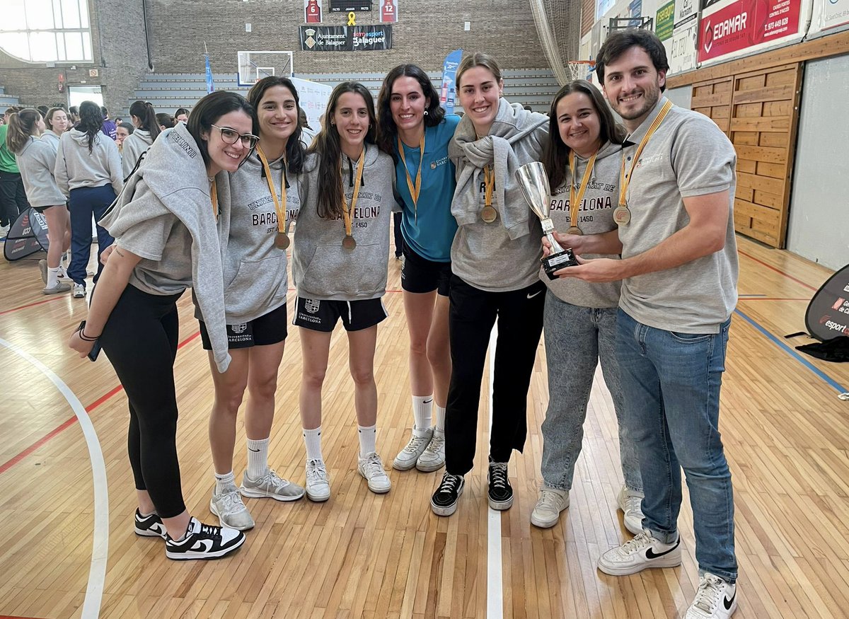 BasketAlmeda's tweet photo. 🥇 CAMPIONES!

👉🏻 Representació Almeda als Campionats de Catalunya universitari! Jugadores i entrenadors, Campions de Catalunya, i ara… cap als Campionats d’Espanya!👏🏻🖤💛 https://t.co/f5VtbqK1wp