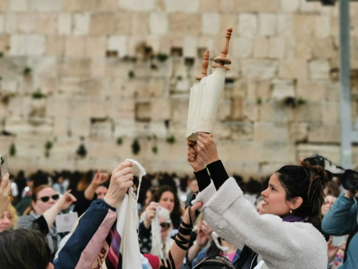 Hodesh Nisan Tov from the Kotel! ✨