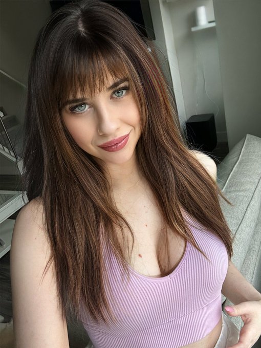 Thinking of changing up my hair&hellip;what do you guys think of brunette with bangs?! 🫢 https://t.co/VL9hM<a href="/tag/newprofilepic"class="tags"><span>#newprofilepic</span></a>