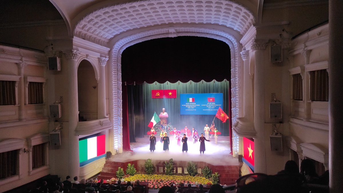 IchamV's tweet photo. Today marks the 50th #Anniversary of #DiplomaticRelation between #Italy & #Vietnam 🇮🇹🇻🇳 To honor such special occasion, today the Consulate General of Italia in Ho Chi Minh City and the People's Committee of Ho Chi Minh city organized the Celebration Ceremony at #SaigonOperaHouse https://t.co/V9LLxVarQr
