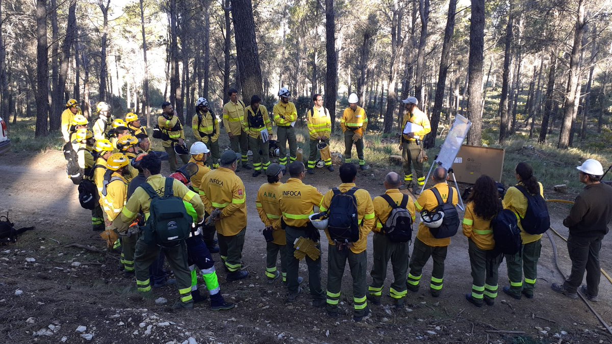 Plan_INFOCA's tweet photo. 🗣️ Hoy realizamos una #QuemaControlada de carácter formativo y para gestión preventiva en el Monte del Neveral, en #Jaén.
Si ves humo, o llamas 🔥: NO TE ALARMES. Tenemos sobre el terreno un operativo 👩🚒 desplegado para su control.
#QuemasPrescritas
#RxFire https://t.co/4njqr5n9g3