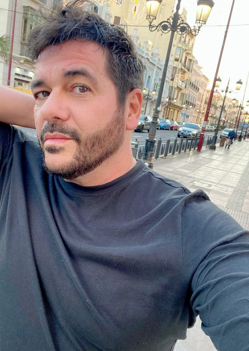 ATorresbaritono's tweet photo. Melilla me sienta muy bien!
#antoniotorres #barítono #baritone #requiem #mozart #directordeescena #stagedirector #barifit #barihunk #barihulk #luzamorycalma #operalife #singerlife #BaritoneStyle #sinfiltros #instastyle #malagueño #malagueñosiempre https://t.co/US96xjVjN4
