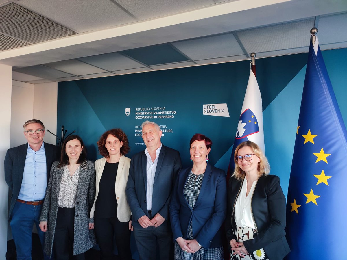 EEGipuzkoa's tweet photo. 🗣️ Foru Aldundiko ordezkaritza bat, tartean Arantxa Ariztimuño eta Sebas Zurutuza zuzendariak, esperientziak eta praktika aurreratuak partekatzen ari dira egunotan Esloveniako eta Irlandako gobernuetako kideekin, #Gipuzkoa-n #elikadura jasangarria bultzatzeko misioari lotuta. https://t.co/GZztgh3kTw