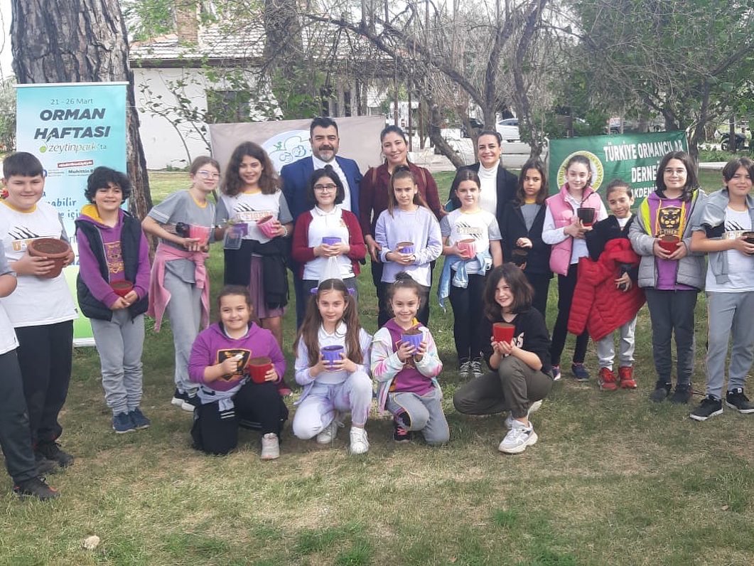 21-26 Mart Orman Haftası kapsamında Zeytinpark’ta Türkiye Ormancılar Derneği,TÜRÇEV ve Antalya Büyükşehir Belediyesi'nin katkılarıyla düzenlenen "Daha Yaşanabilir Bir Çevre" temalı Muratpaşa Kampüsü EkoTeam öğrencilerimiz ve U-Tigers öğrencilerimiz fidan dikimlerini gerçekleşirdi