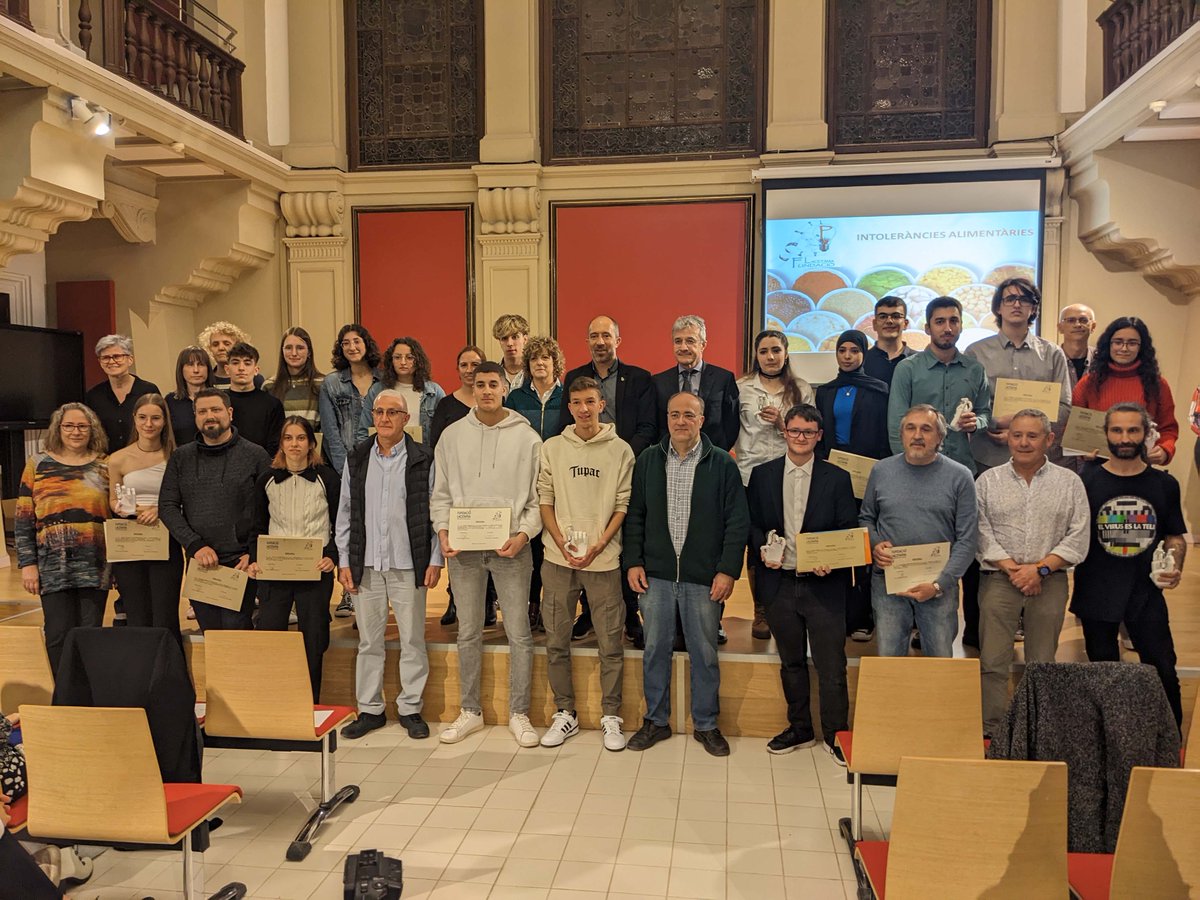 Després dels #PremisCambra, ahir vam lliurar els premis de la Fundació Lacetània als millors treballs de l'alumnat de batxillerat i cicles formatius del #Bages.
Un goig reconèixer el talent jove que tenim al territori!
<a href="/CfpManresa/">CFPManresa</a> <a href="/PatronalC/">Patronal Metal·lúrgica de la Catalunya Central</a> <a href="/ajmanresa/">Ajuntament de Manresa</a> 
#cambramanresa #formació