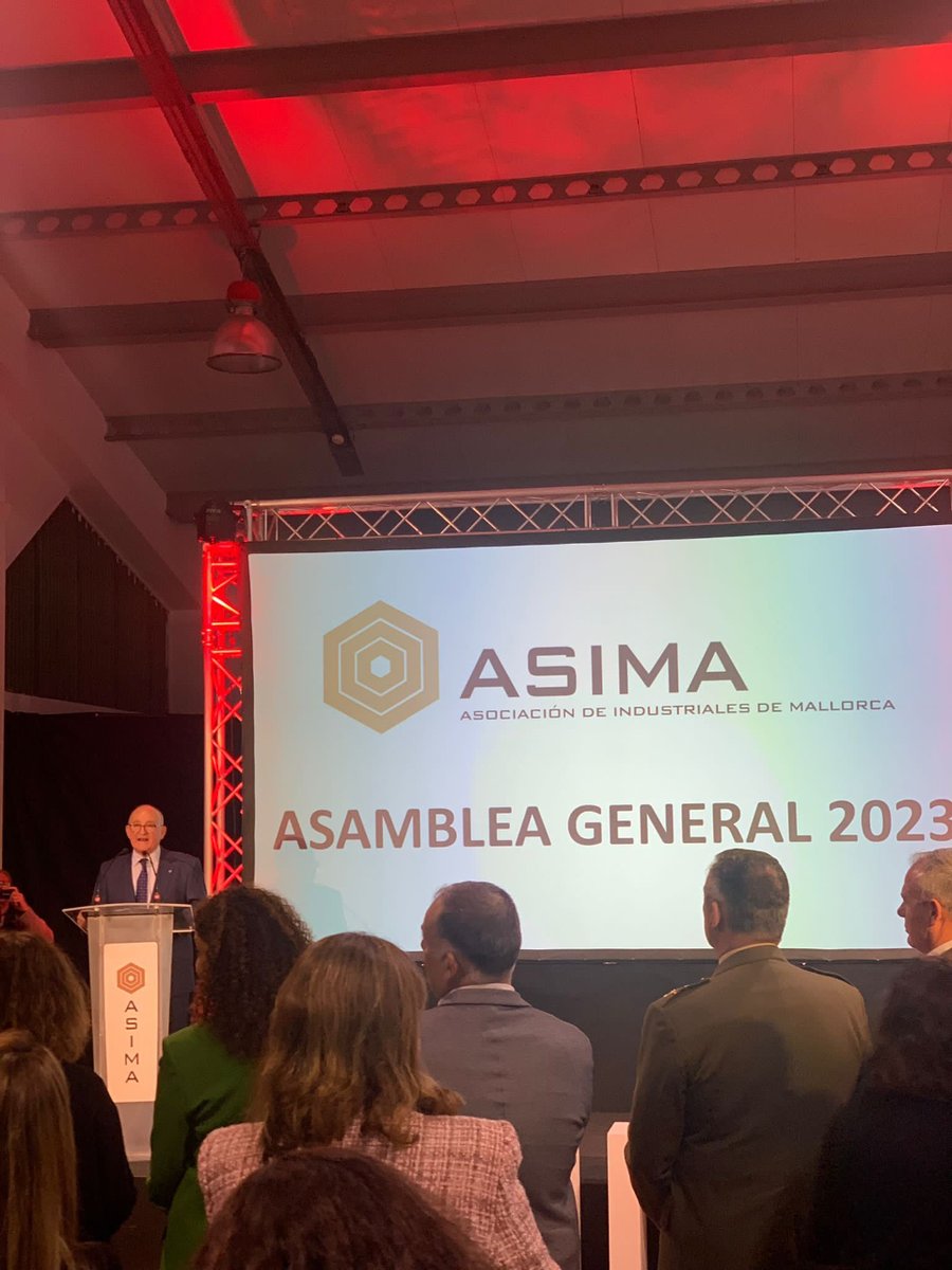 ASINEM_IB's tweet photo. Esta semana el presidente de #ASINEM, Francisco Javier Piña, ha asistido a la Asamblea General 2023 de @AsimaPoligonos
Una cita muy especial para la Asociación, que ha recibido una placa conmemorativa por el 45 Aniversario
@F_Armengol @FcoMartorellEst
#JuntosCreamosSector https://t.co/BdDQBDbEne