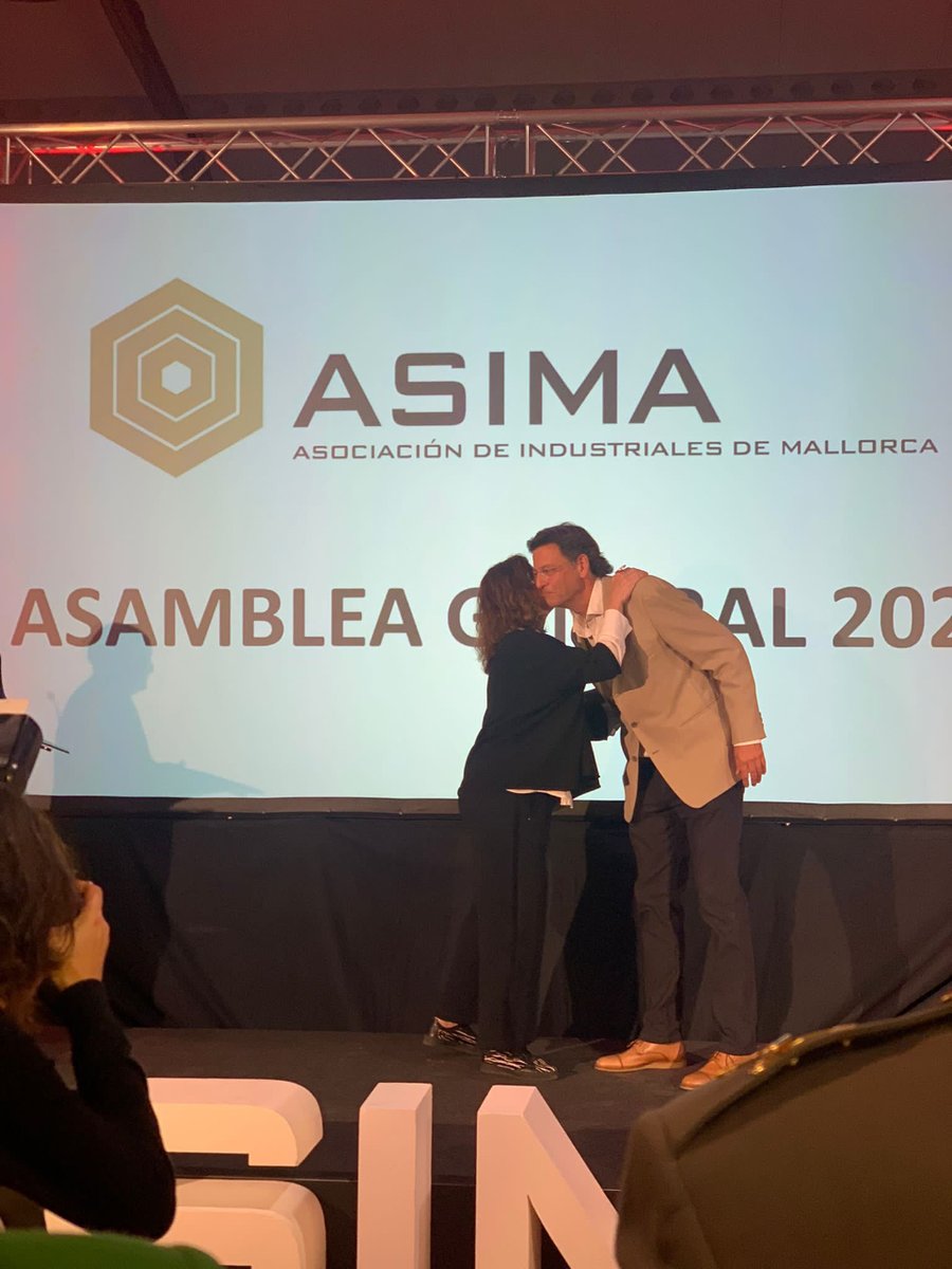 ASINEM_IB's tweet photo. Esta semana el presidente de #ASINEM, Francisco Javier Piña, ha asistido a la Asamblea General 2023 de @AsimaPoligonos
Una cita muy especial para la Asociación, que ha recibido una placa conmemorativa por el 45 Aniversario
@F_Armengol @FcoMartorellEst
#JuntosCreamosSector https://t.co/BdDQBDbEne