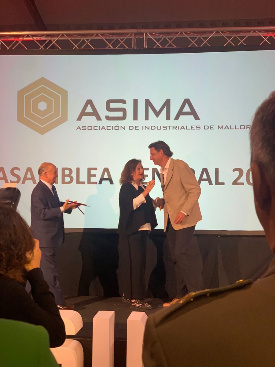 ASINEM_IB's tweet photo. Esta semana el presidente de #ASINEM, Francisco Javier Piña, ha asistido a la Asamblea General 2023 de @AsimaPoligonos
Una cita muy especial para la Asociación, que ha recibido una placa conmemorativa por el 45 Aniversario
@F_Armengol @FcoMartorellEst
#JuntosCreamosSector https://t.co/BdDQBDbEne
