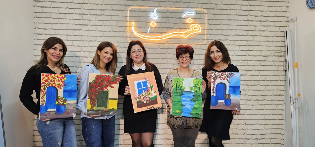 RhhsCollegeFR's tweet photo. À l'occasion de la fête des profs, nous avons "peint notre stress" lors d'un atelier de peinture défoulant et bien mérité. Une expérience vraiment inoubliable! @RHHSInterD @RHHS_Saida https://t.co/RSlvWAkhzS