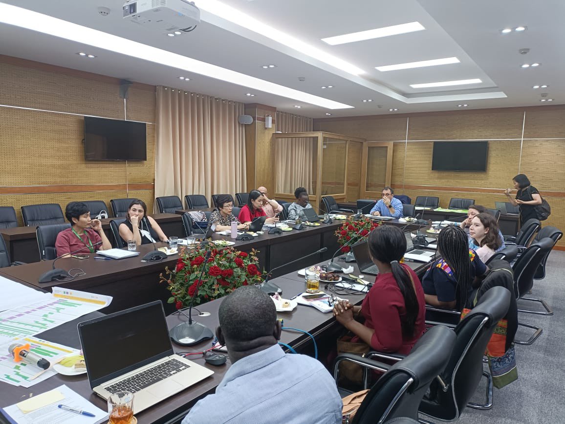 Exciting work at the Hanoi University of Public Health with Ghana & Vietnam teams in a research partners meeting for a #realistevaluation of health systems responsiveness @SSPLeeds @TMirzoev @sumitkane @IreneAgyepong @DrAnnaChavez