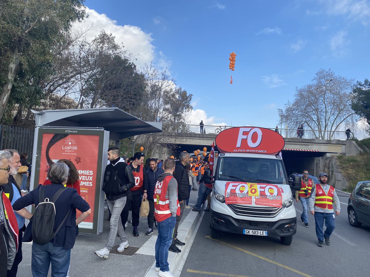 MissGasi's tweet image. La manif contre la #ReformeDesRetraites se prépare devant le #cadam à #Nice06