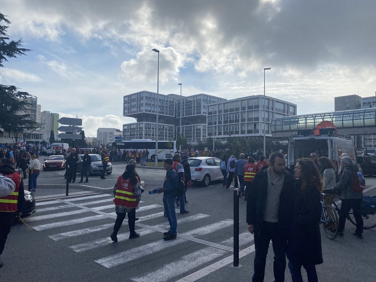 MissGasi's tweet image. La manif contre la #ReformeDesRetraites se prépare devant le #cadam à #Nice06