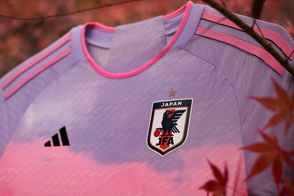 classicshirts's tweet photo. 🚨 Shirt Alert 🚨

Inspired by the sunsets over Mount Fuji, Japan have released their away shirt ahead of the Women's World Cup this summer!

It's a beauty. https://t.co/Dbs1XXyKd9